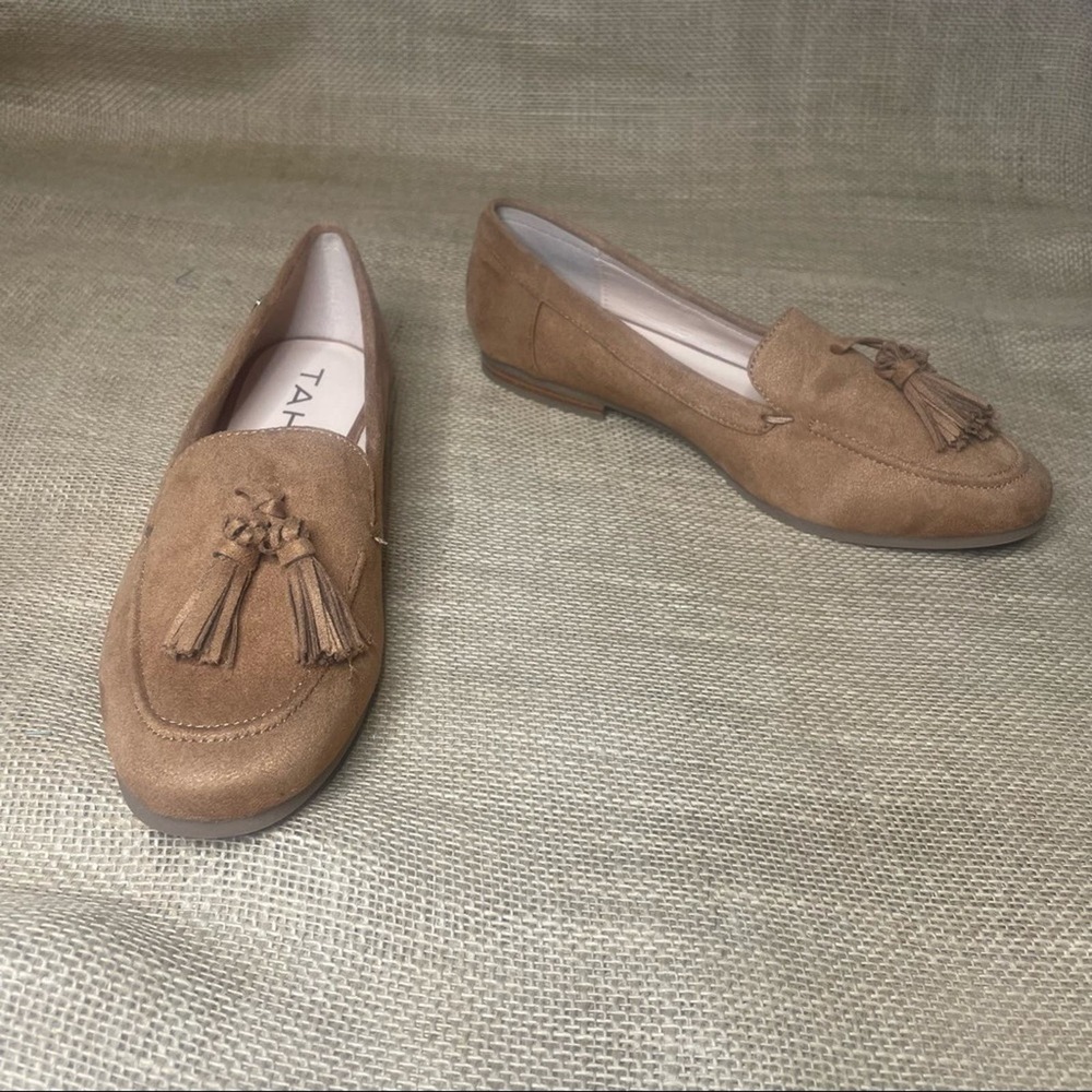 Tahari Alessia Tassel Loafers size 8.5